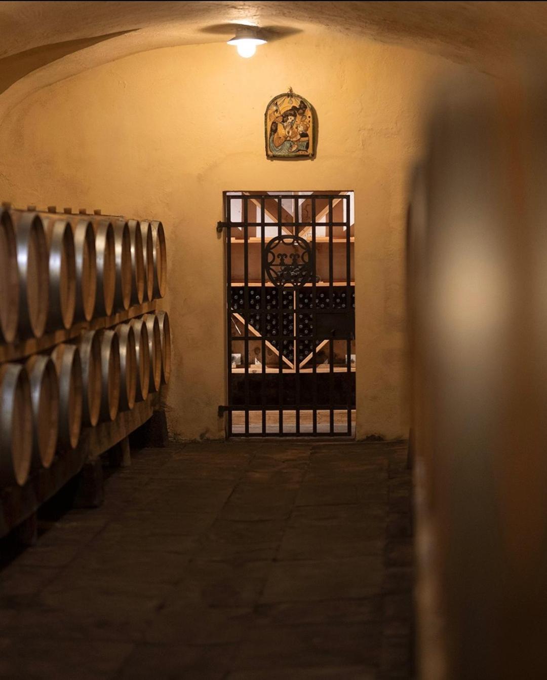 ルーフィナ Castello Pominoヴィラ エクステリア 写真